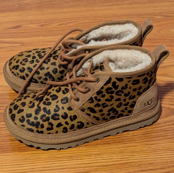 UGG Women’s Neumel Leopard Boot size 6 - Picture 2 of 6